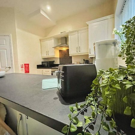 5 Bedroom, Sleeps 9 - Base To Explore Liverpool And Beyond Exterior photo