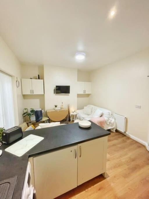 5 Bedroom, Sleeps 9 - Base To Explore Liverpool And Beyond Exterior photo