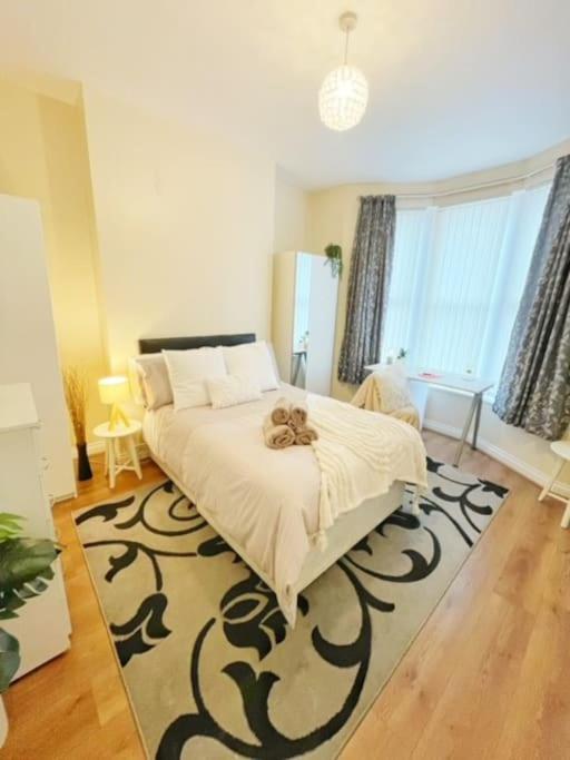 5 Bedroom, Sleeps 9 - Base To Explore Liverpool And Beyond Exterior photo