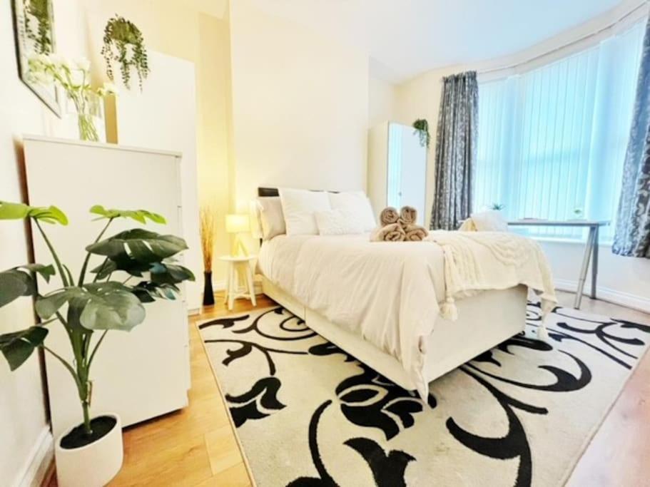 5 Bedroom, Sleeps 9 - Base To Explore Liverpool And Beyond Exterior photo