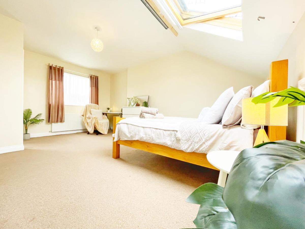 5 Bedroom, Sleeps 9 - Base To Explore Liverpool And Beyond Exterior photo