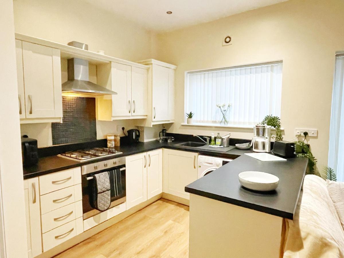 5 Bedroom, Sleeps 9 - Base To Explore Liverpool And Beyond Exterior photo