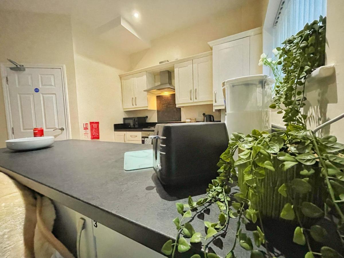 5 Bedroom, Sleeps 9 - Base To Explore Liverpool And Beyond Exterior photo